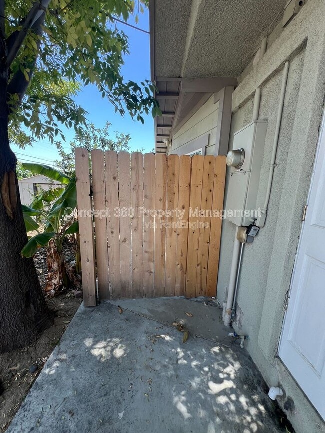 Building Photo - 144 Primrose Ave