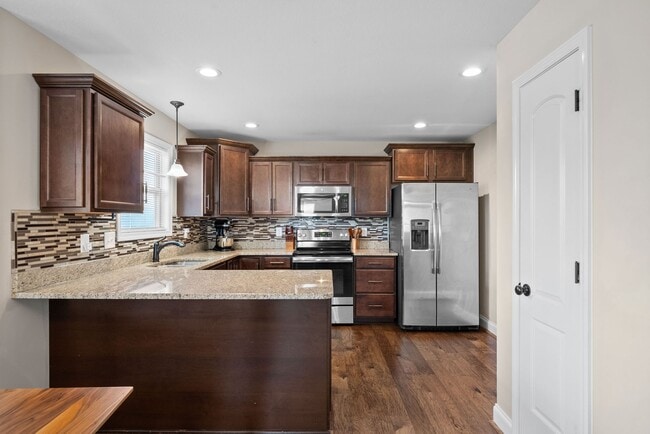 Building Photo - 1006 Sunrise Dr