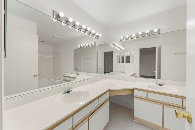 Building Photo - 182 Half Moon Cir