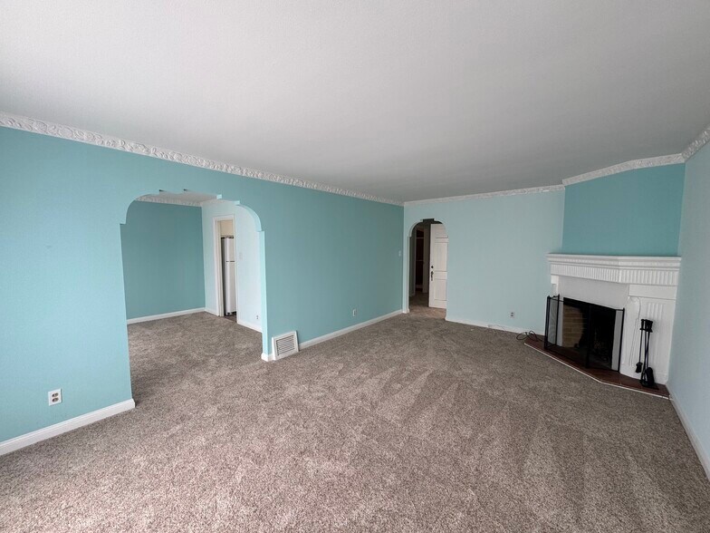 Building Photo - 3768 Cesar Chavez