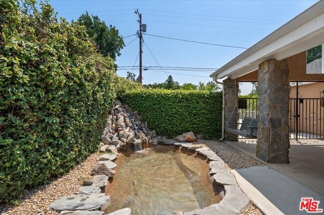 Building Photo - 6443 Matilija Ave