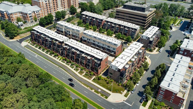 Building Photo - Luxury Reston Rental
