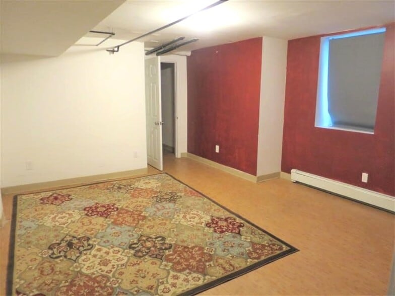 Building Photo - 32 Putnam Ave