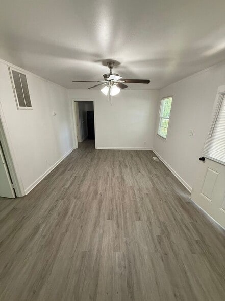 Building Photo - 605 Betty St