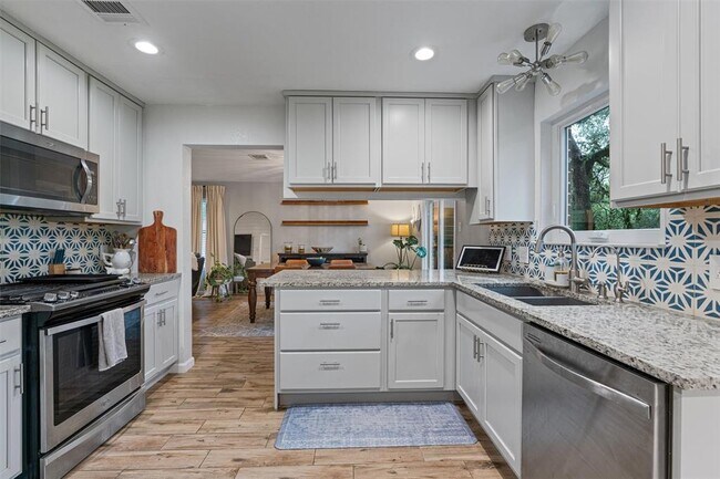 Building Photo - 8913 Coastal Dr