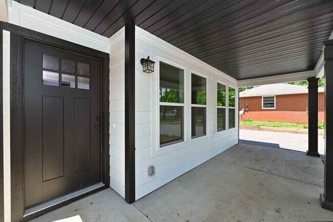 Building Photo - 146 N Trigg Ave