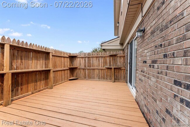 Building Photo - 15588 Dupage Blvd