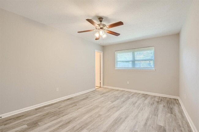 Building Photo - 413 Lindo Dr