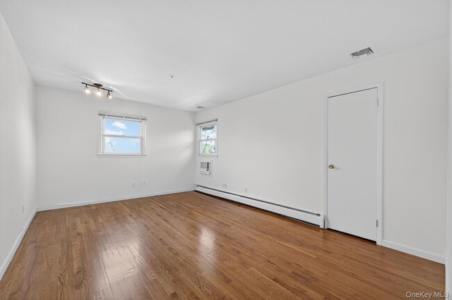 Building Photo - 8 Blueberry Ln