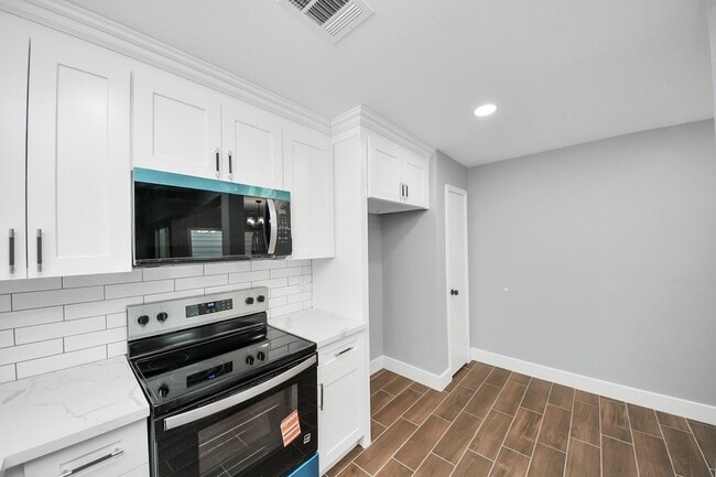 Building Photo - 10250 Bridgeland Ln