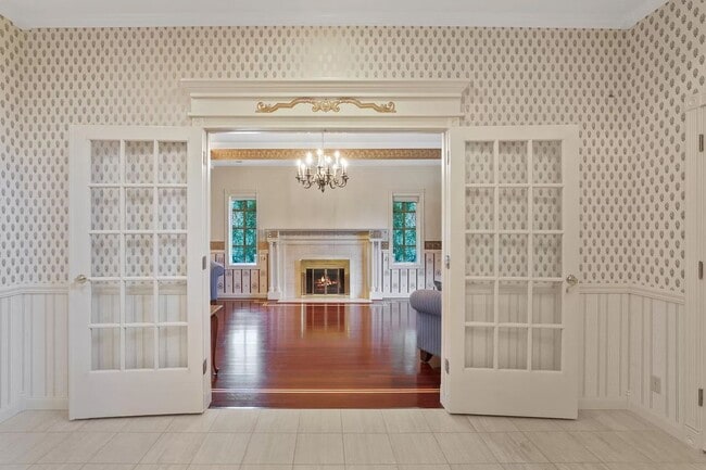 Building Photo - "Experience Luxury Living: Expansive 4-Bedroom Retreat Estate with Scenic Views and Elegant Finis...