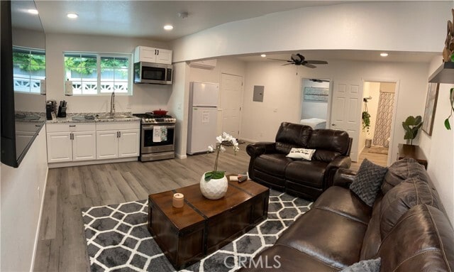 Primary Photo - 723 N Quince Ave