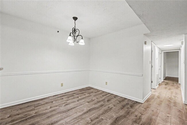 Building Photo - 3960 Riverlook Pkwy SE