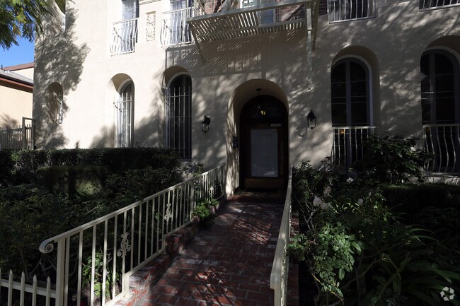 Building Photo - 656 S Ridgeley Dr