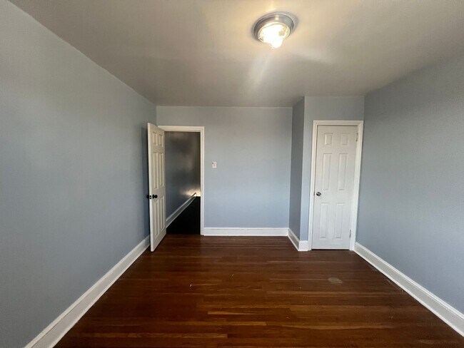 Building Photo - 3403 Chippendale Ave