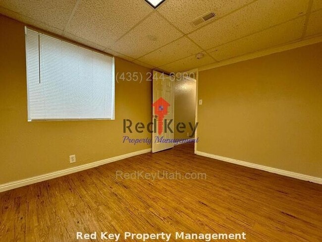 Building Photo - West 880 S Lower Unit Duplex