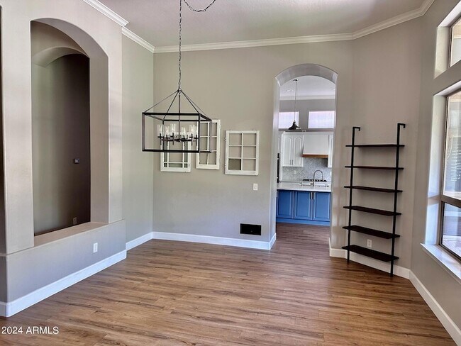 Building Photo - 5228 E Bluefield Ave
