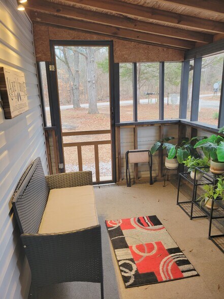 Building Photo - 381 Floatella Rd