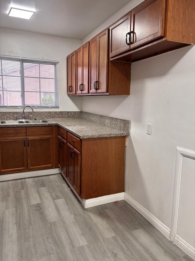 Building Photo - Charming 1-bedroom, 1-bath apartment located in a desirable area of Burbank.