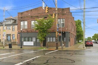 Building Photo - 804 1/2 E Main St