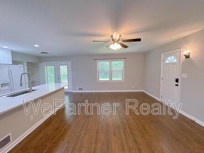 Building Photo - 3469 Navaho Trail SE