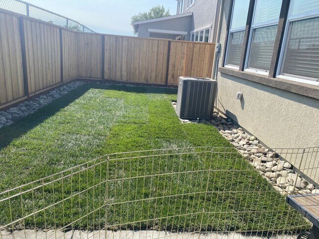 Building Photo - 3 Bed + Bonus Room/2.5 Bath - Solar – Near SSU