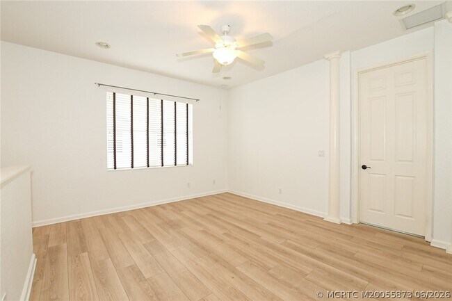 Building Photo - 2206 SW Cape Cod Dr