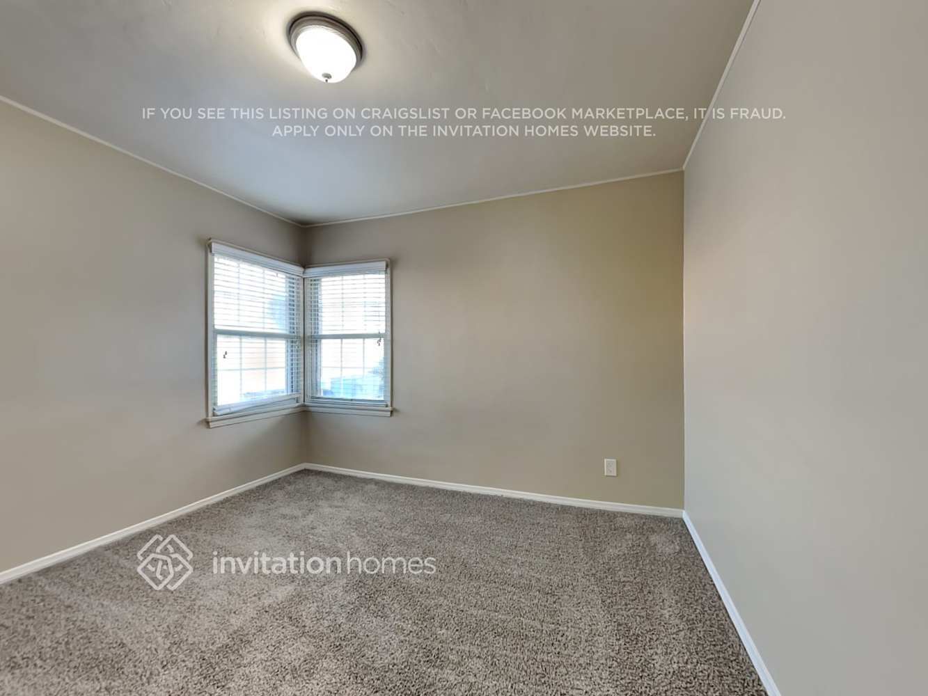 Building Photo - 1500 W 96th St