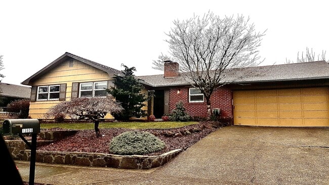 Building Photo - 13806 NE Fremont Ct