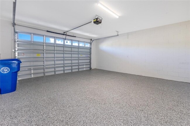 Building Photo - 320 Center Lake Ln