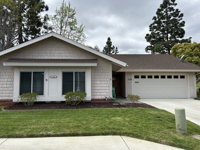 Primary Photo - 1128 La Casa Ln