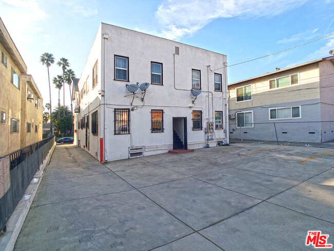 Building Photo - 336 S Wilton Pl