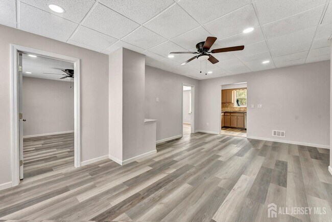 Building Photo - 601 Ridgeway Ave