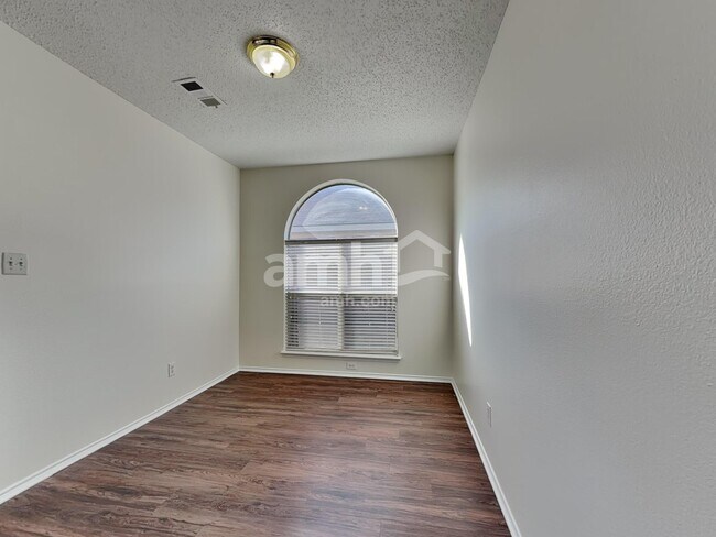 Building Photo - 6711 Flamewood Dr