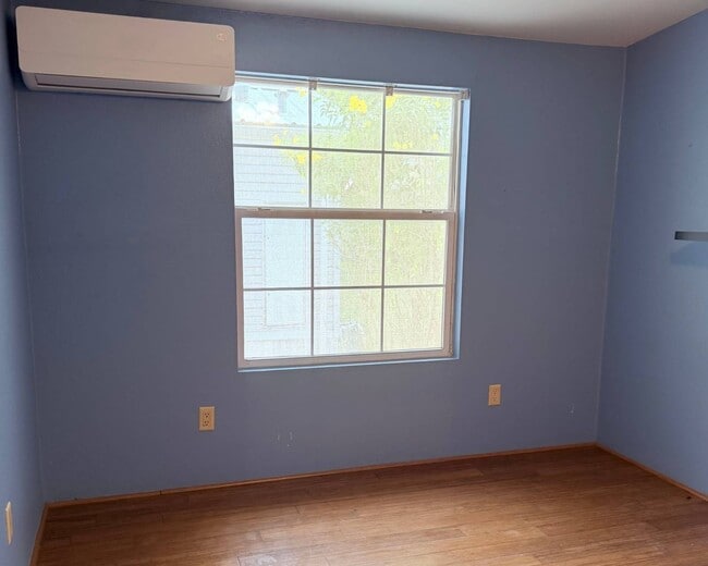 Building Photo - 498 Yolanda St