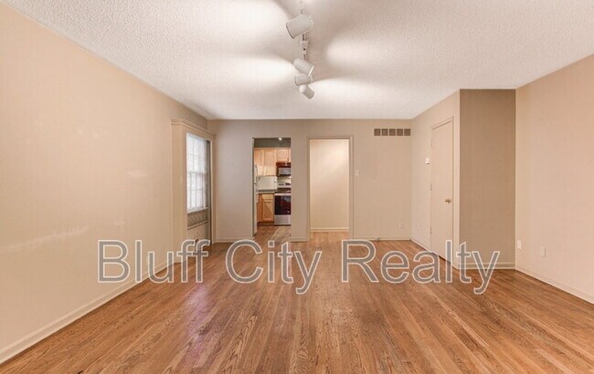 Building Photo - 654 Anderson St