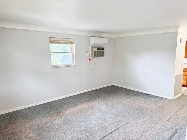 Building Photo - 7134 Delaware Ave