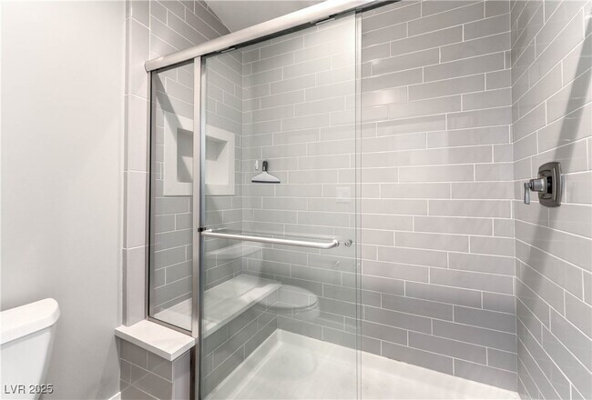 Building Photo - 20 Fantasia Ln