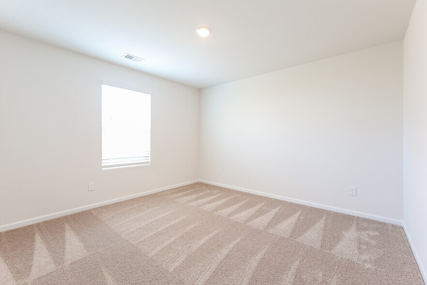 Building Photo - 2207 Southlea Dr