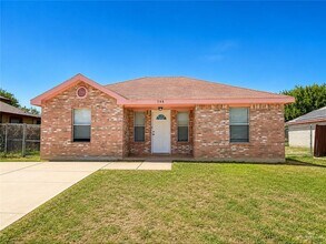 Building Photo - 709 W Falcon Ave