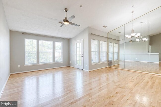 Building Photo - 3021 Hunting Ridge Dr