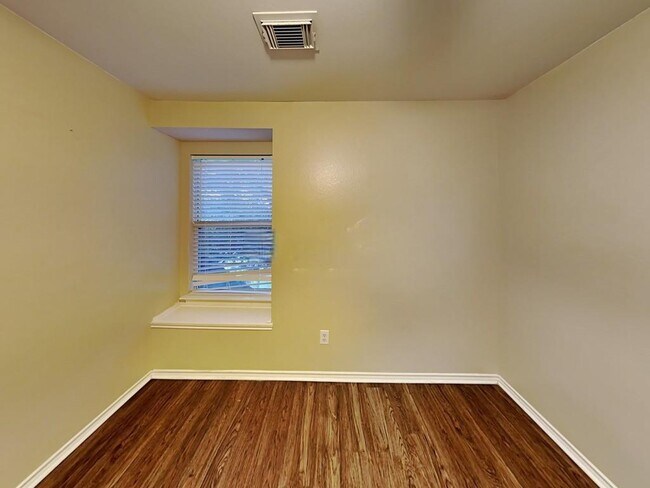 Building Photo - 3510 Avalon Castle Dr