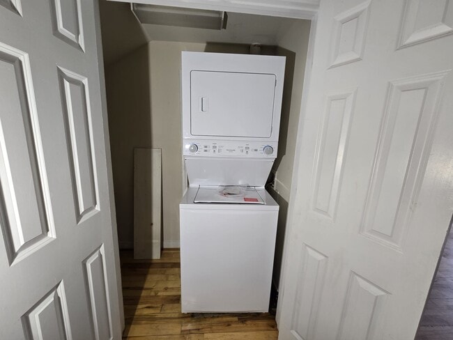 Building Photo - Simon Cycle Building