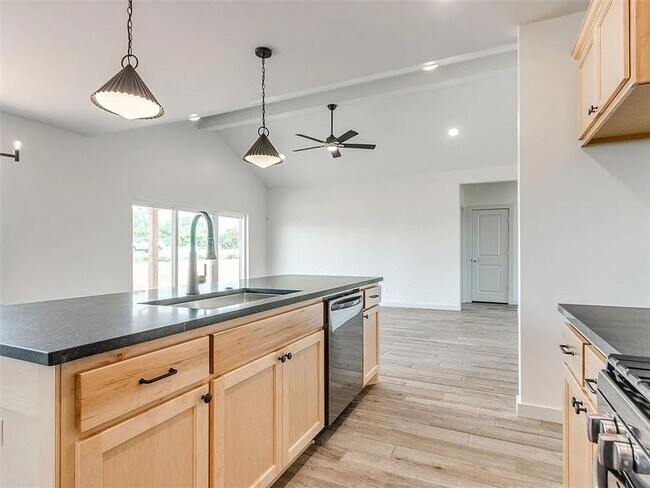 Building Photo - 4601 Olivera St