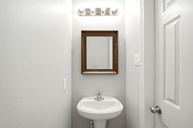 Building Photo - 930 Sterling Creek Cir