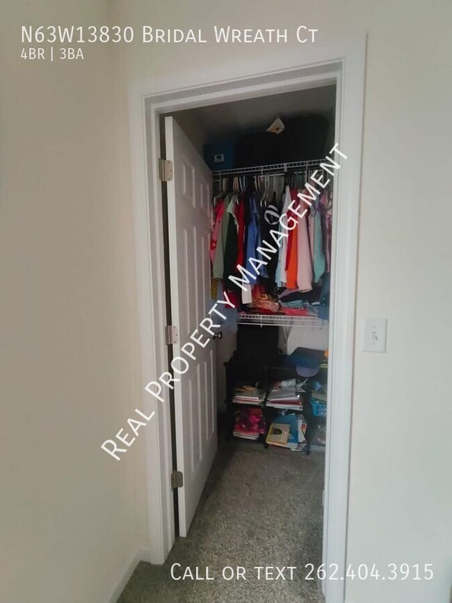 Building Photo - N63W13830 Bridal Wreath Ct