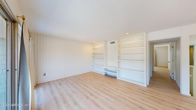 Building Photo - 222 7th St