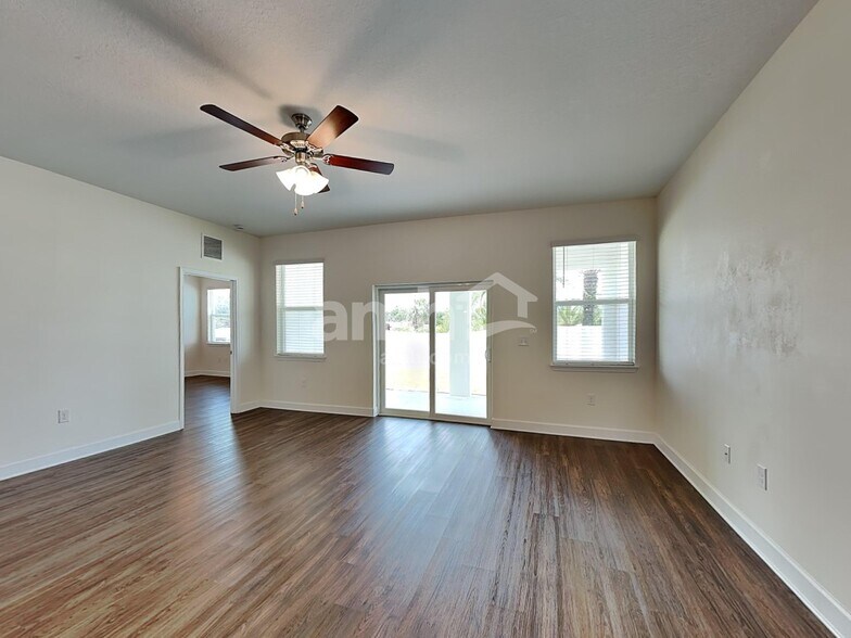 Building Photo - 327 Pine Terrace Dr