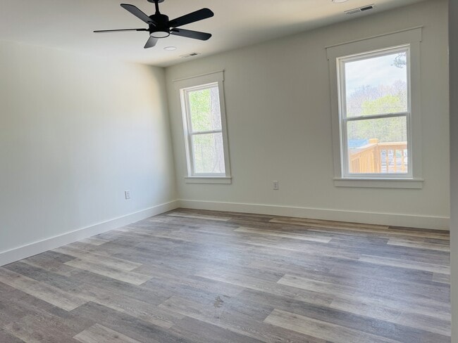 Building Photo - 221 Sheffield Dr