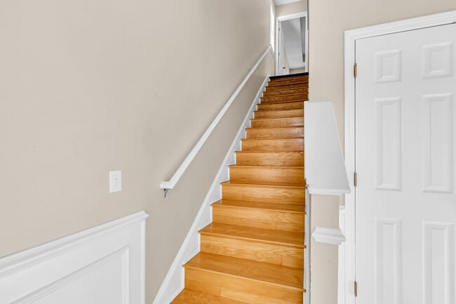 Building Photo - 16 Bushwood Dr